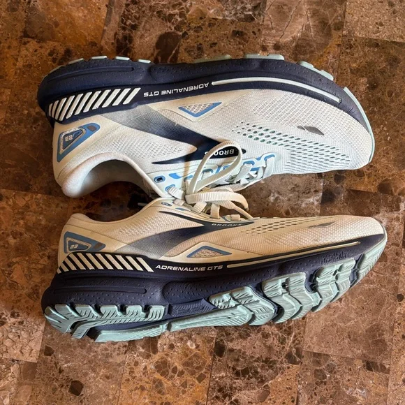 Brooks Women’s Athletic Shoes in baby , blue and Navy blue - Picture 6 of 16